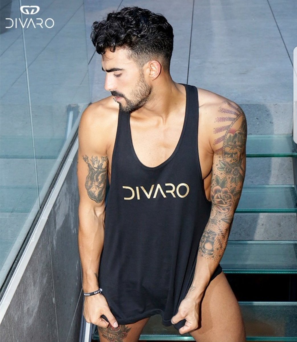 Disfruta del #BlackFriday con DESCUENTOS del 40% y 50% en todos nuestros artículos!! 💣💥
🌐 divaro.es
•
#Divaro #DivaroShop #DivaroMayoristas #Look #Man #Moda #Style #MensFashion #MadeInSpain #Tumismo