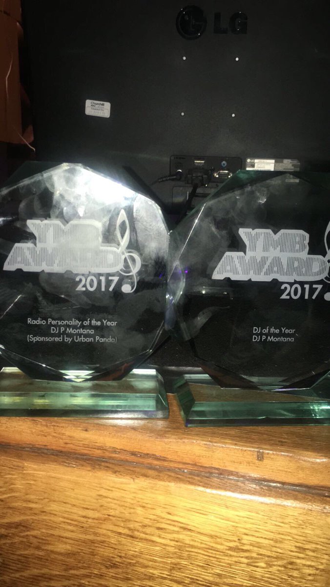 I JUST WON 2 AWARDS AT <a href="/YoungMusicBoss/">Young Music Boss</a> AWARDS 😭😩🙏🏾🙌🏾

BEST RADIO PERSONALITY &amp; BEST DJ !! BOMBACLARTTTT 

Big up <a href="/Hemah_k/">Hemz</a> <a href="/RadarRadioLDN/">Radar Radio</a> <a href="/RahBoyMusic/">Rah Boy Music</a> &amp; EVERYONE THATS BEEN SUPPORTING ME ‼️‼️‼️