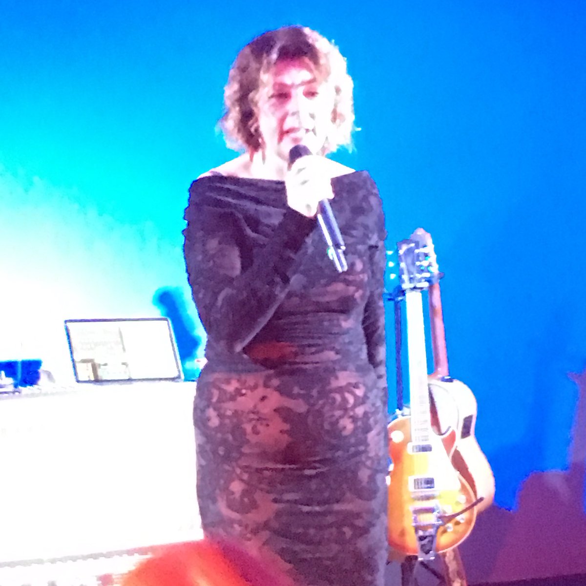 Ale_Magnoni's tweet photo. #mauden30 il discorso della Padrona di casa! Forza Roberta e grazie a coloro che hanno creduto in Mauden negli ultimi 30 anni e per i futuri partner! https://t.co/UUEHxroY41