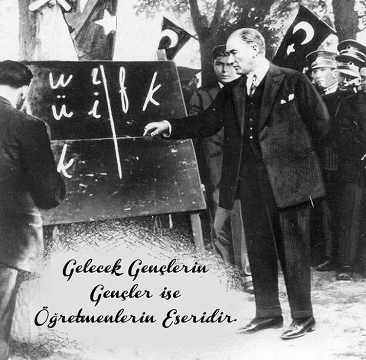 vipcepservis's tweet photo. Tüm öğretmenlerimizin Öğretmenler Günü kutlu olsun. 
#vipcepservis #24kasım #ogretmenlergunu https://t.co/Ul8HHGMItf