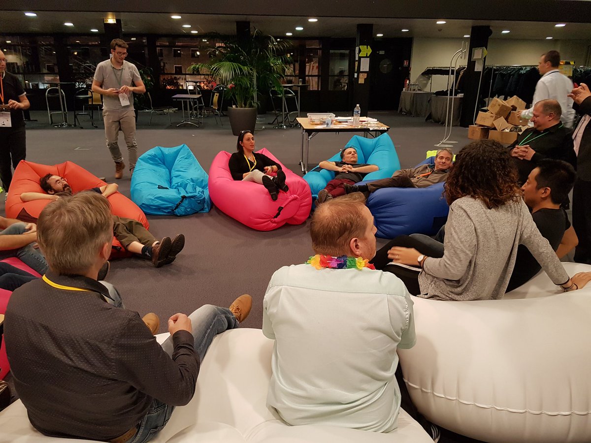 xnopre's tweet photo. Un bon atelier #Lego4DevOps pour la 2e soirée #AgileGrenoble :  ça marche mieux quand les devs et les ops se parlent et collaborent 😉 https://t.co/G8cwD7PNFD