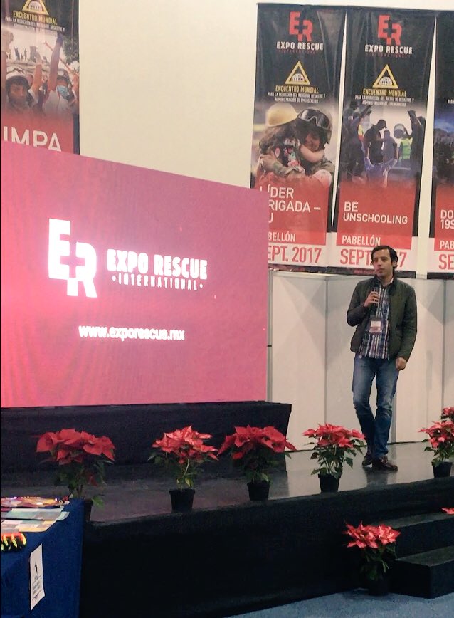 Equipo de muebletón presente en #ExpoRescue (en citibanamex, entrada gratuita).