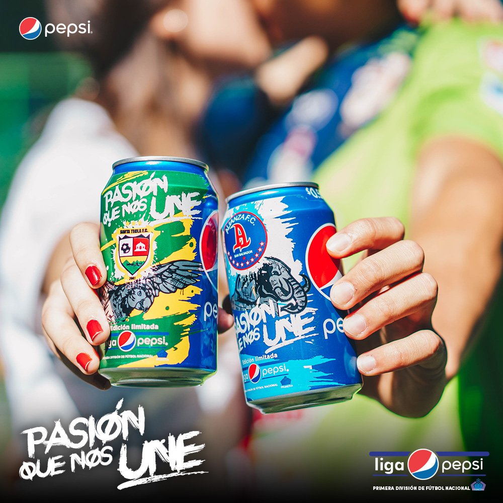 PepsiElSalvador's tweet photo. El amor solo tiene 2 reglas: que le guste Pepsi y el fútbol. #PasiónQueNosUne https://t.co/ZTQsBcnz5s