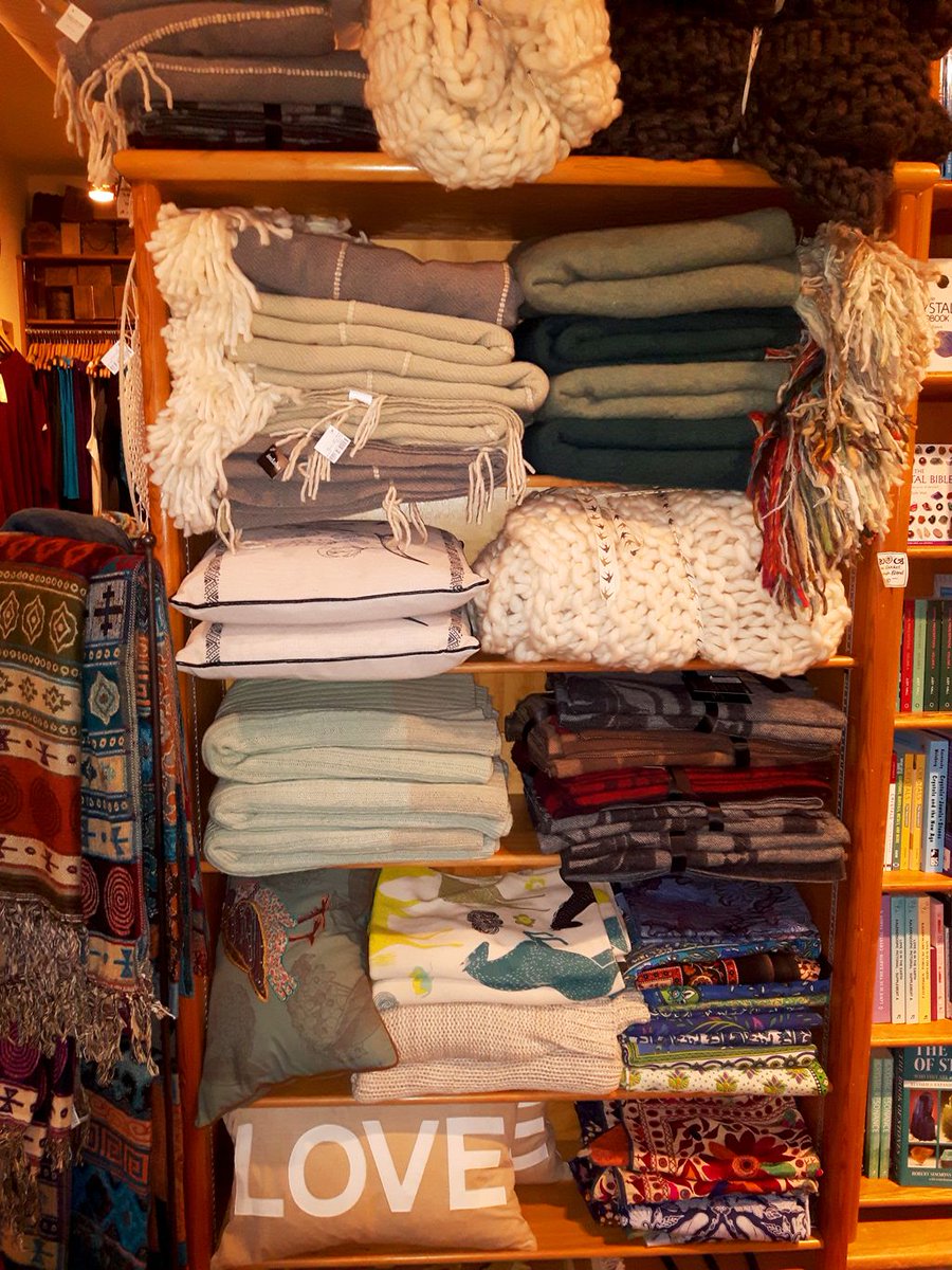BanyenBooks's tweet photo. Stay warm this winter...Banyen has an assortment of blankets, throws and pillows to wrap you in comfort.
https://t.co/C0hntasV9V
#winter #blanket #pillow #merben https://t.co/ub3QfLSOWp