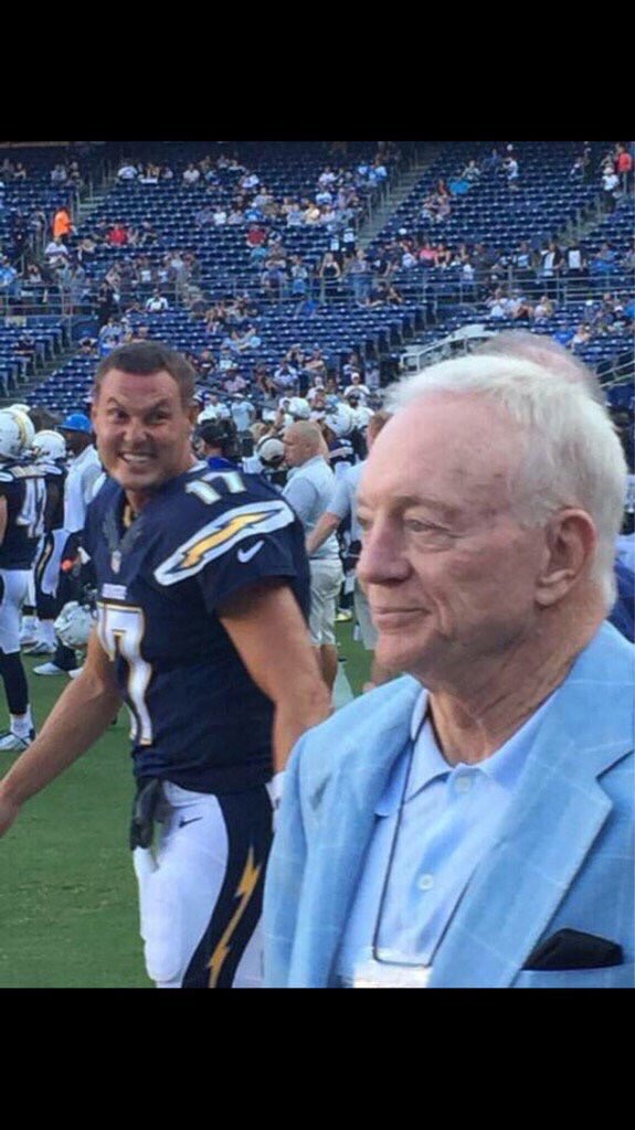 rcuri1's tweet photo. Go Bolts ⚡️ https://t.co/rjvy1sJVMT