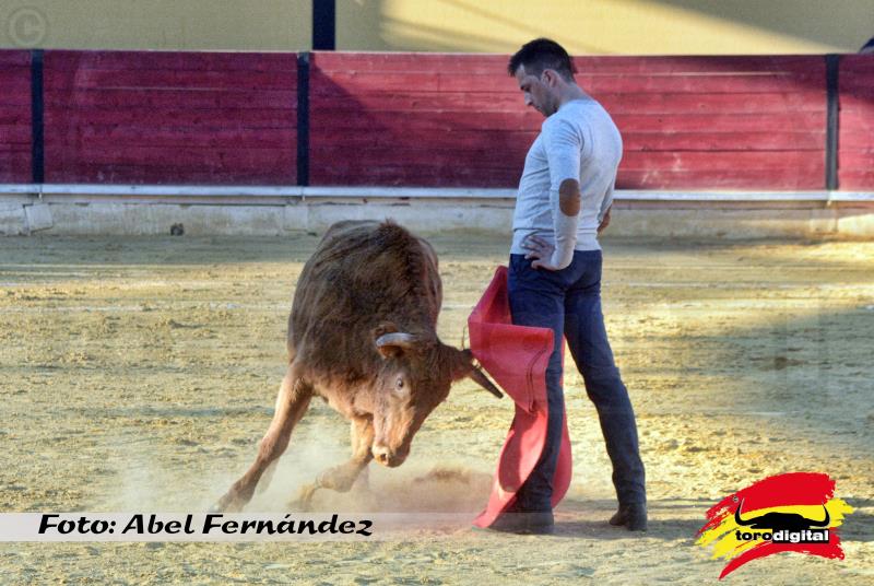 Pues el gran César Palacios también sabe manejar los trastos y gana el ll Bolsín Taurino 2017 de la Vall de Uxó (Cs). Un fenómeno el de Almazora (Cs). Maestría y naturalidad...