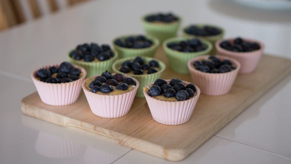 rotr_mleko's tweet photo. Jaki #smak muffinków jest Waszym ulubionym? Jeśli lubicie nietypowe, ale zaskakujące połączenia, koniecznie wypróbujcie muffiny z dynią i borówkami wykorzystując do ich przygotowania #produkty od https://t.co/WrnhK7qLPS. #dynia #borówki #muffiny https://t.co/WcZlwHYGWd