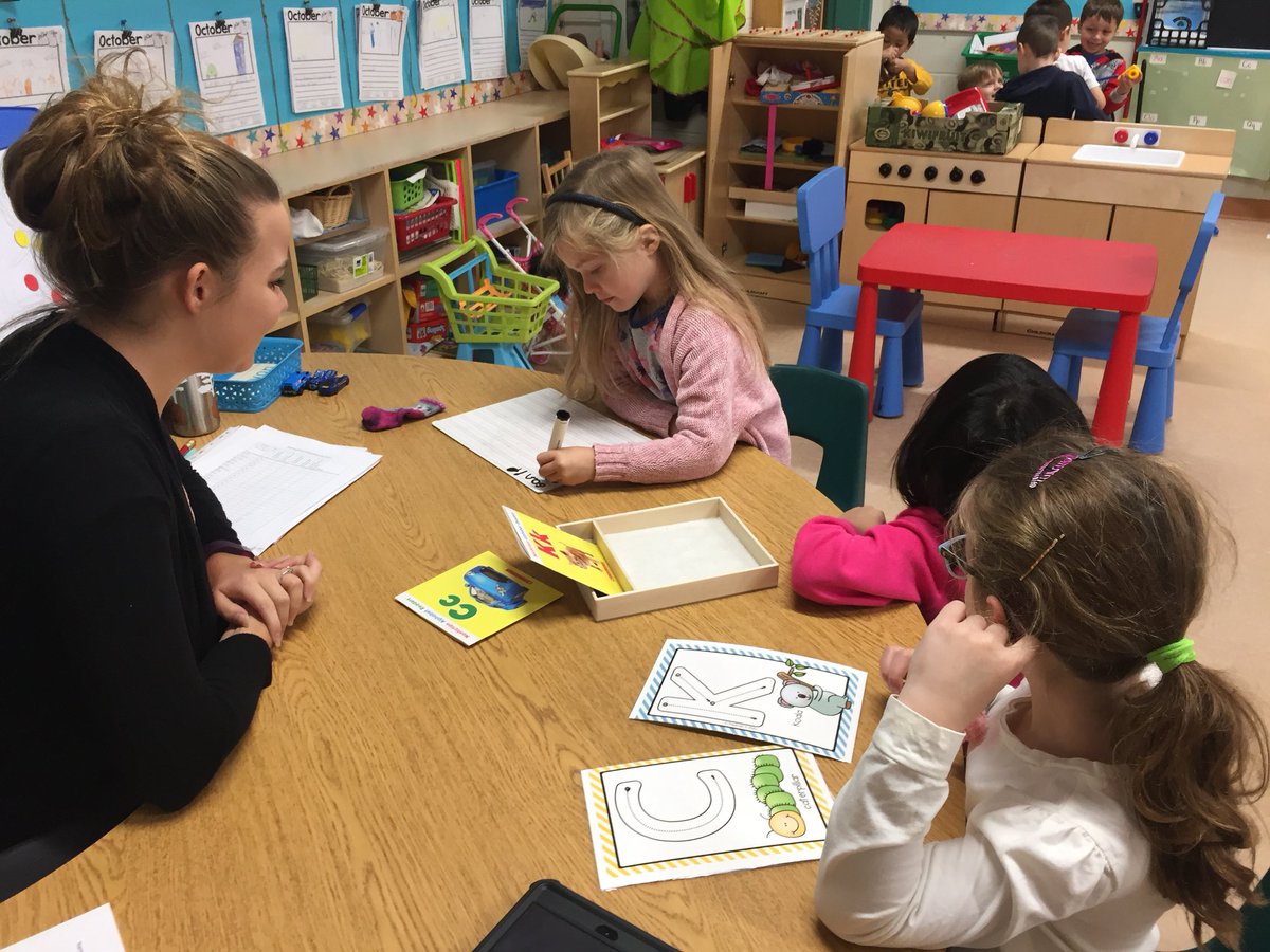 AHarrisonSCDSB's tweet photo. Teaching candidate @Miss_Jagt from @LakeheadOrillia guiding learning today @EmmaKingES https://t.co/jdX89Wgst2
