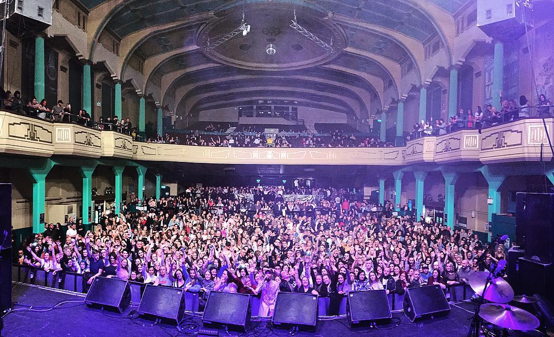 sirthebaptist's tweet photo. The crowd was crazy!!! An amazing night with my friends in #glasgow #friendsallovertheworld (This dude @Nelly_Mo got me working crazy!) 9 shows down and 10 more #nelly #sirthebaptist #happythanksgiving https://t.co/cD2bfHo0jp