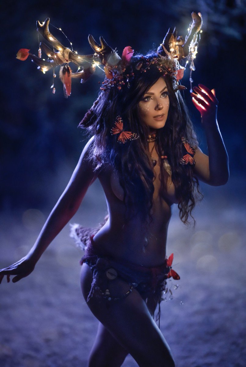 JessicaNigri's tweet photo. Next in our #lewdsgiving adventure is my Fall Faun! I made everything on the costume(lol it's horns ears tail and a skirt)
‼️RETWEET TO WIN! I'll be picking winners when I get back from Japan!‼️
Photo by @MartinWongPhoto https://t.co/capsW6wbs3
