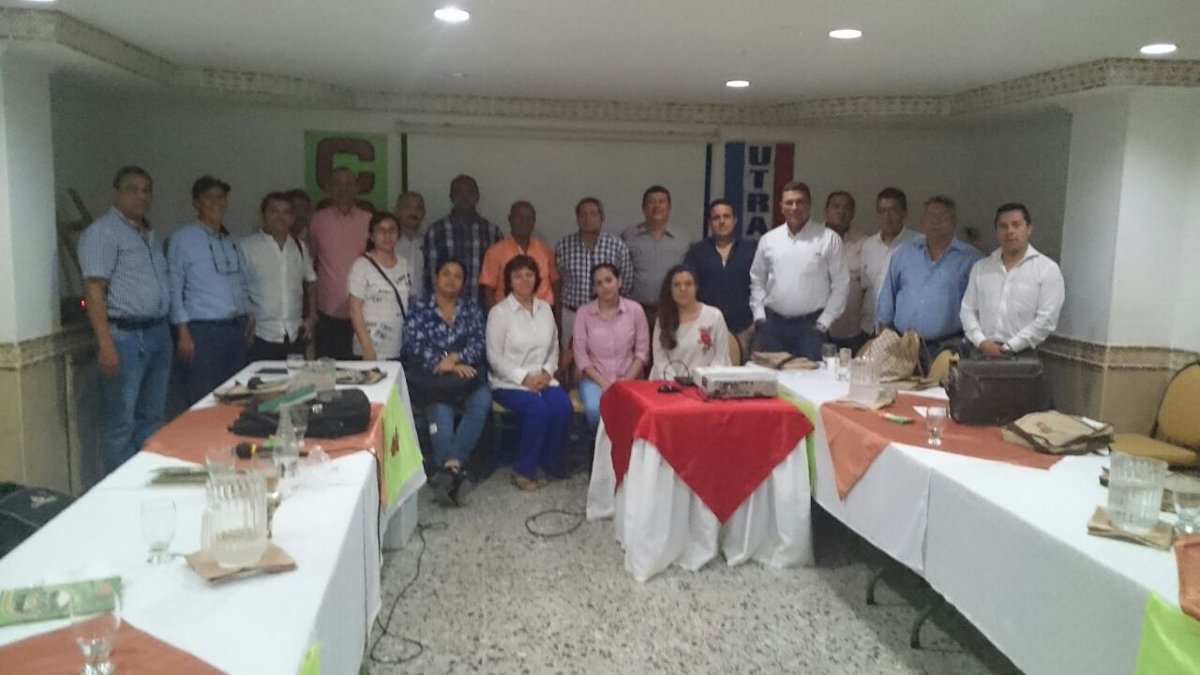 CGTCol's tweet photo. Taller de #resolucion de #conflicto con los #subcomites de concertaciónes de #politicas #laborales y salariales de la region Caribe con el apoyo de la UTRAL, UTRADEBOL y la CGT @jenneytellez @AnaCataHerrera @clilianacastro https://t.co/aVeRXPract