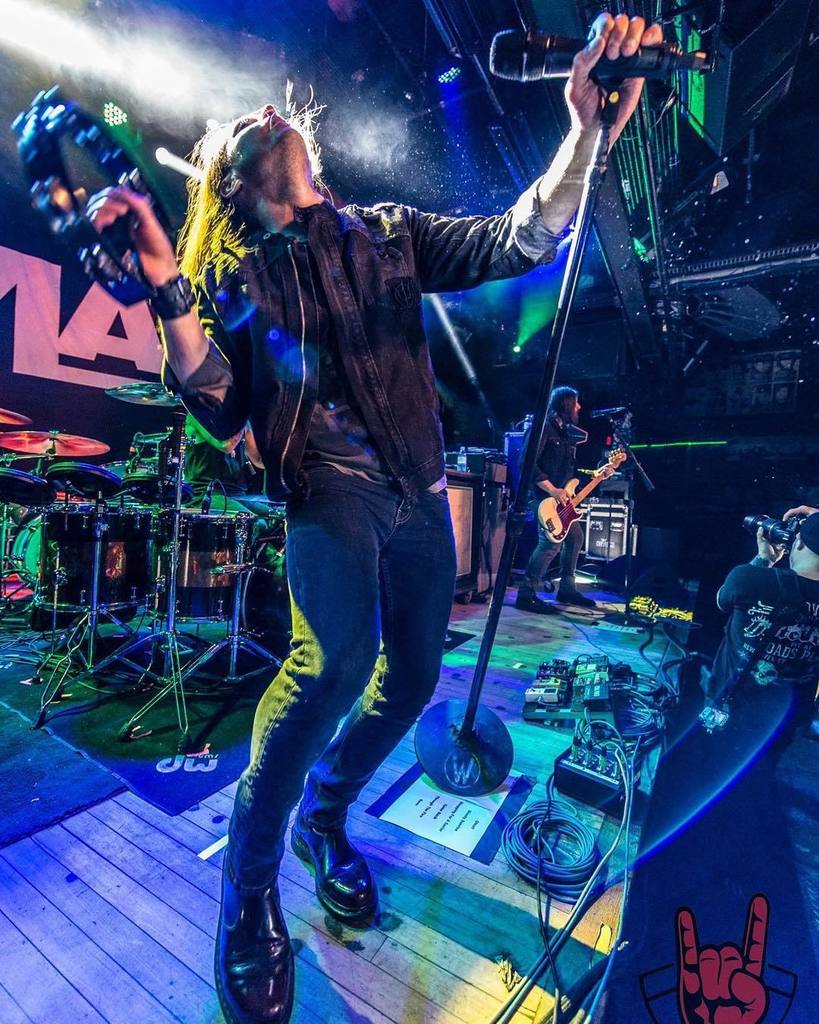 Frisketti_Photo's tweet photo. @mitch.wayland @waylandtheband @toadsplace 11/19/17 🔥  #D750 #d4 #thinktankphoto #froknowsphotobag #blackrapid #nikon #nikonlove# #friskettiphoto #nikonUSA #nikonlove #tourlife #livemusic #musicphotography #skbcases #musicphotographer  #waylandband #… https://t.co/09mlyBGdJq https://t.co/e69t2DrrJ8