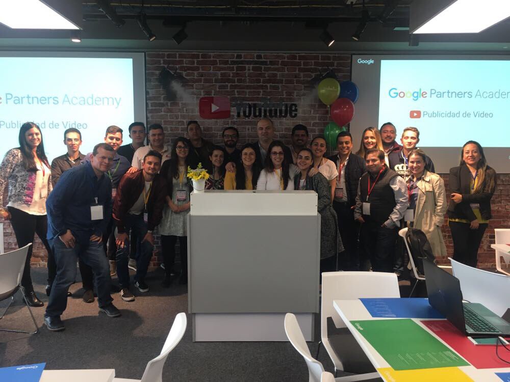 FRamirezMejia's tweet photo. Gracias a Google por invitarnos a hacer parte de Google Academy In Person. Aportando a la certificación de agencias y clientes en Latam en todas las especialidades de Google #MarketingDigital Hoy Colombia próx. Otros países. https://t.co/FpR2cRb2xY