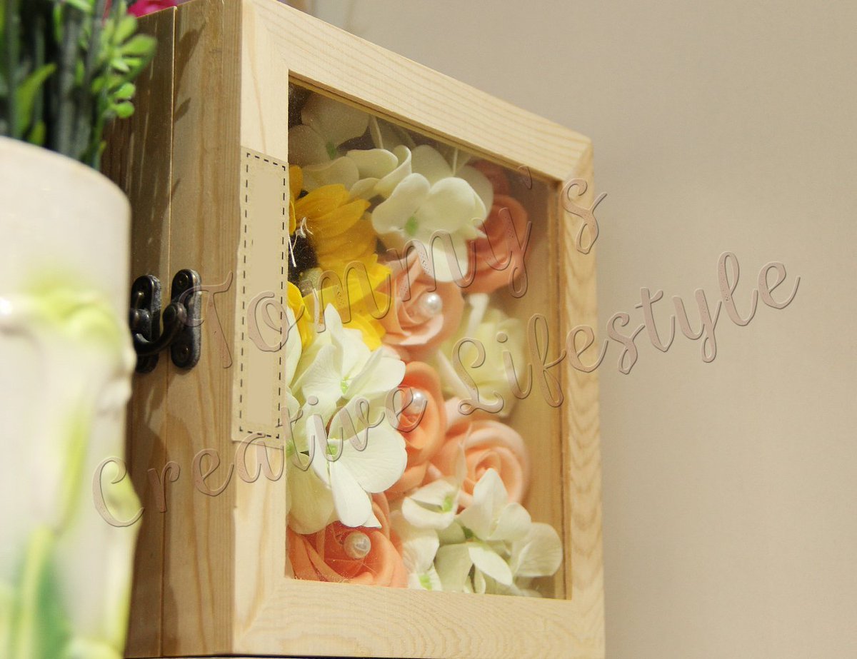 Tommyscreative's tweet photo. Elegent Wooden Gift Box of Soap Flowers 😍😍😍@Tommyscreative Global Village China Pavilion Shop 152! @globalvillageuae #globalvillage #globalvillageuae #globalvillagedubai #globalvillage2017 #season22 #comeexperiencetheworld #tommyscreativelifestyle #mydubai #dubai #uae #mydxb https://t.co/M8KyIjUEaC