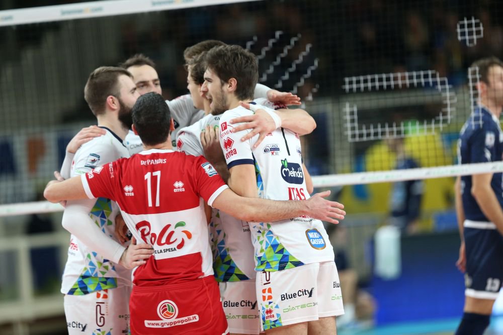 trentinovolley's tweet photo. RIMONTA DA URLO! LATINA PIEGATA DA 0-2 A 3-2, RIECCO LA VITTORIA!
#TRENTINONELCUORE https://t.co/h7UZdDUae5