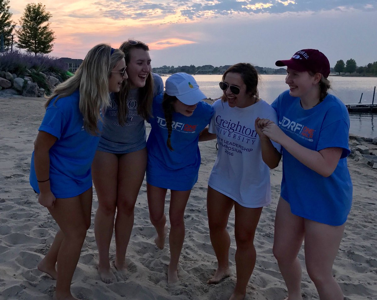 bridgetschroll's tweet photo. Grateful for great friends and all the mems #MHSblessed https://t.co/U0N9EHKkA9
