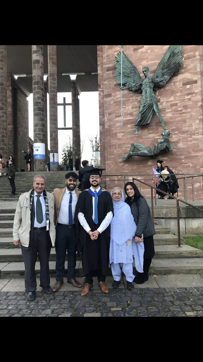 Mrlayzee's tweet image. Absolutely loved sharing this moment with my lovely family. To see the smiles on their faces (for a normal picture or silly pose) was priceless. I’m eternally thankful to waheguru for guiding me down this route of success and cannot wait to achieve more in my life #IssaGraduate