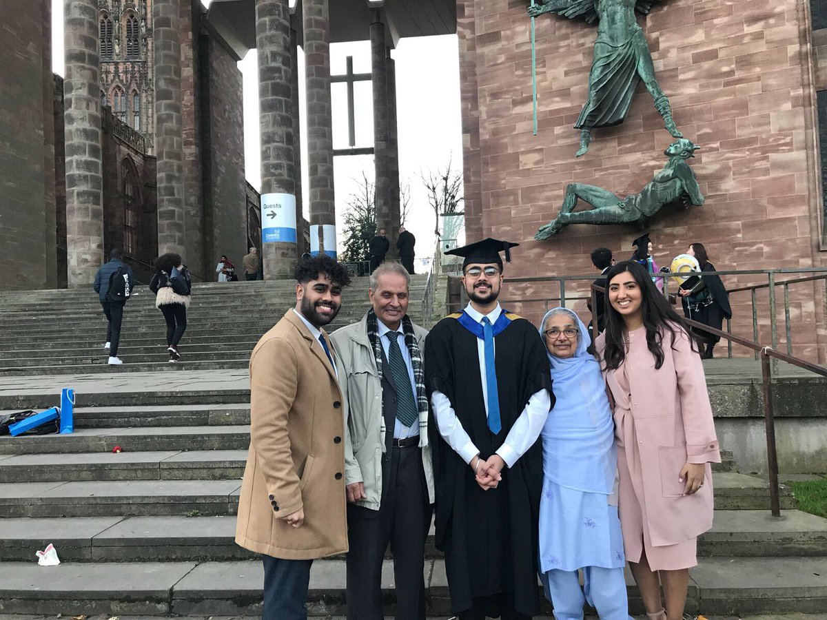 Mrlayzee's tweet image. Absolutely loved sharing this moment with my lovely family. To see the smiles on their faces (for a normal picture or silly pose) was priceless. I’m eternally thankful to waheguru for guiding me down this route of success and cannot wait to achieve more in my life #IssaGraduate