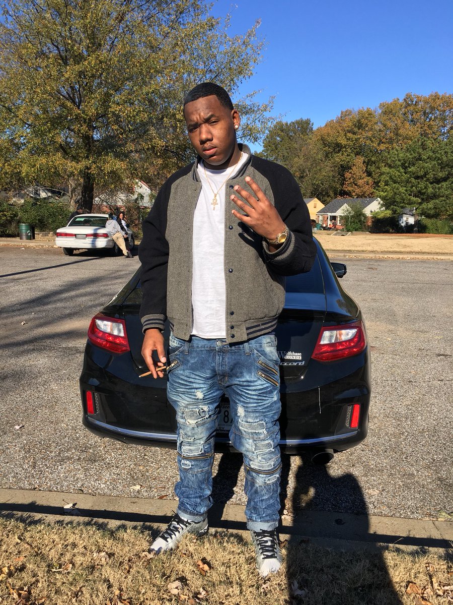 StunnaAnt4's tweet photo. Watch 👀How A TrapScholar Do🎩Real Smooth 🌹Like A Model 💃🏼Move 👣4️⃣
#LongLiveTeeRuger https://t.co/7SFXqKmnBX