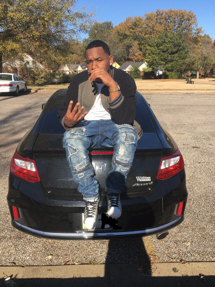 StunnaAnt4's tweet photo. Watch 👀How A TrapScholar Do🎩Real Smooth 🌹Like A Model 💃🏼Move 👣4️⃣
#LongLiveTeeRuger https://t.co/7SFXqKmnBX