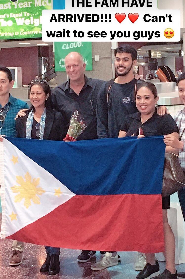 cattleya207's tweet photo. Our Queen Biggest supporters #MissUniverse #Philippines https://t.co/FgX1hWBDh1