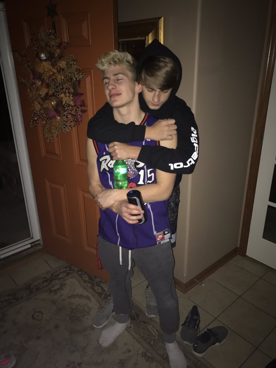 jackhassensta's tweet photo. Thankful for the boys https://t.co/prY4pBcNiG