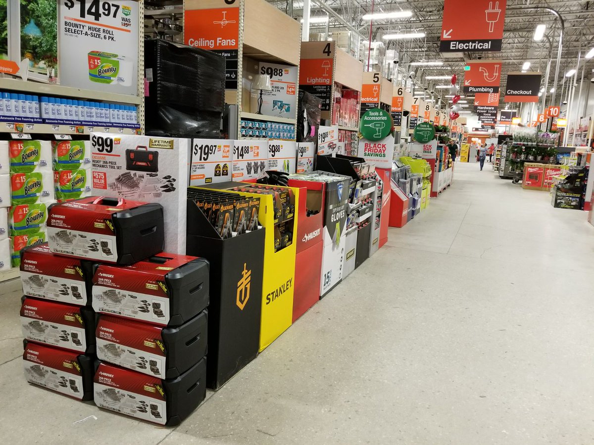 FrankGalindo07's tweet photo. A successful Black Friday preparation 206 team out by 12am! Keep striving for greatness! Now lets brake some records tomorrow! #206strong https://t.co/mck0NY6qYq