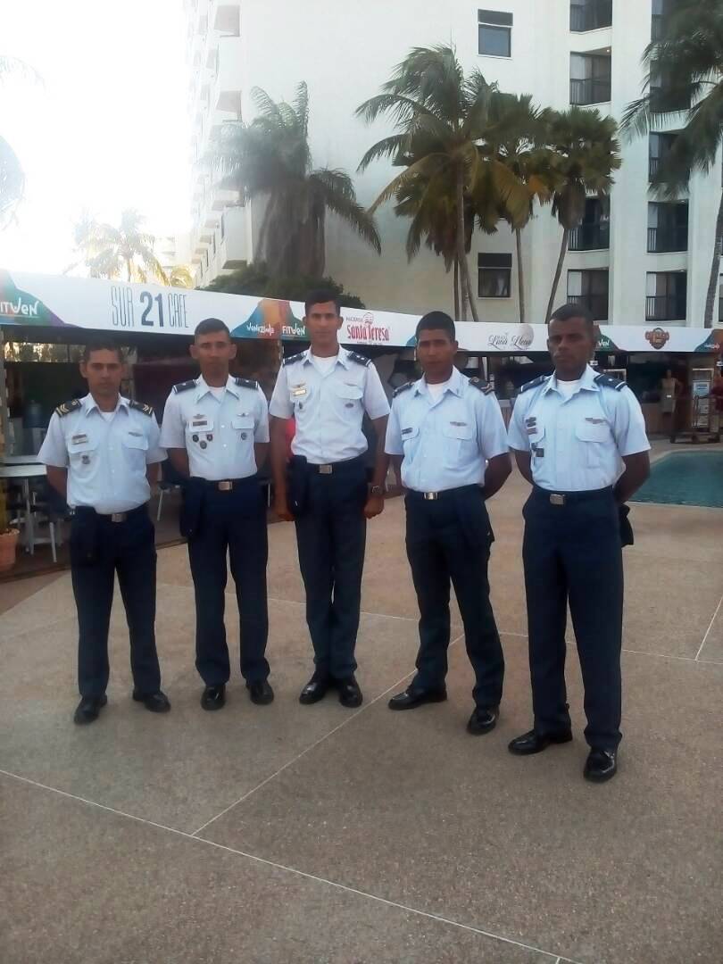 Bacaceres_AMB's tweet photo. #Ahora Hoy en su primer día, Personal Militar Profesional de @Bacaceres_AMB participa en la @FitVen_Oficial Margarita 2017, en las instalaciones del Centro de Convenciones Hugo Chávez en el Estado Nueva Esparta, más de 12 países participan en tan magno evento. ¡ASISTE!. https://t.co/ItKnVLWNVf