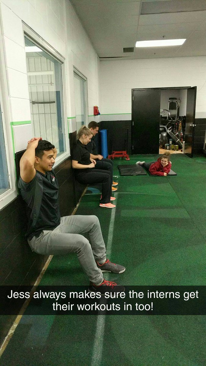 SportSideMed's tweet photo. #SportSideMedical #interns completing their workouts assigned by Jess! Follow our #Snapchat for more behind the scenes! https://t.co/CrUD40J1Lk