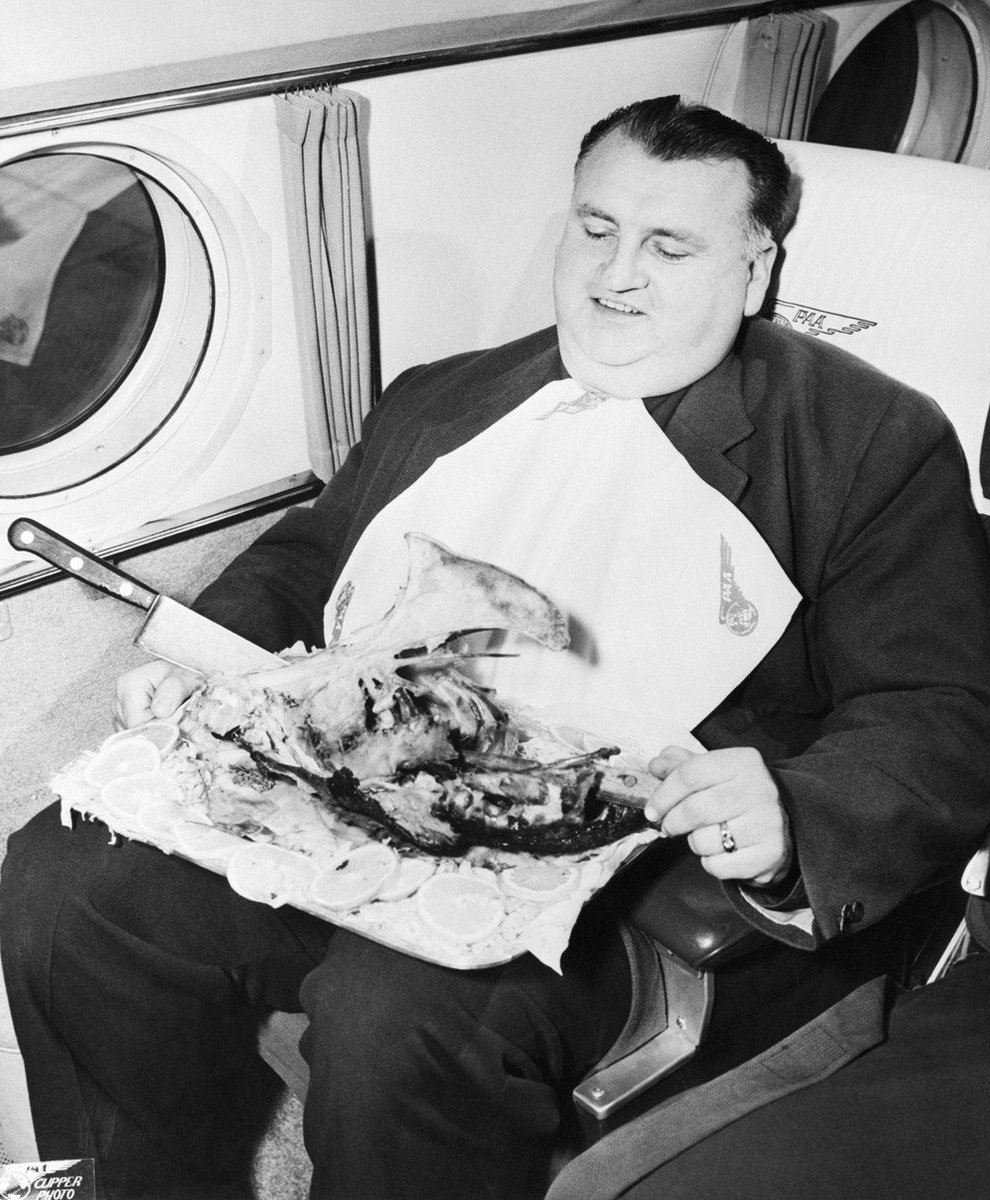 museumframes's tweet photo. Thanksgiving dinner on an aeroplane, 1949. #HappyThanksgiving 🗽🦃 https://t.co/rKSXSp4Ojk