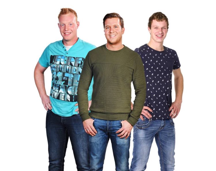 variofields's tweet image. Ons Masters in Green-team is gegroeid, daarom stellen we Alex, Dick &amp;amp; Thomas aan je voor! Met deze ervaren vakmannen hebben we nóg meer expertise in huis. Maak ook kennis met de rest van ons sfeervolle team. #kunstgras #teamworkmakesthedreamwork 
lnkd.in/eT-Wj3z