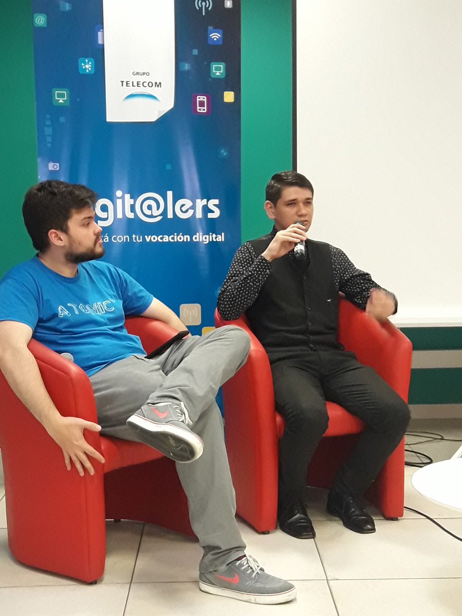InnovARCS's tweet photo. Hoy en el Centro Universitario de Vicente Lopez "Historias que inspiran aplicando la tecnología" @ginotubaro #DanielSimons #CelesteMedina @grupo_telecom @VivamosVL https://t.co/Vv8cfELzWO