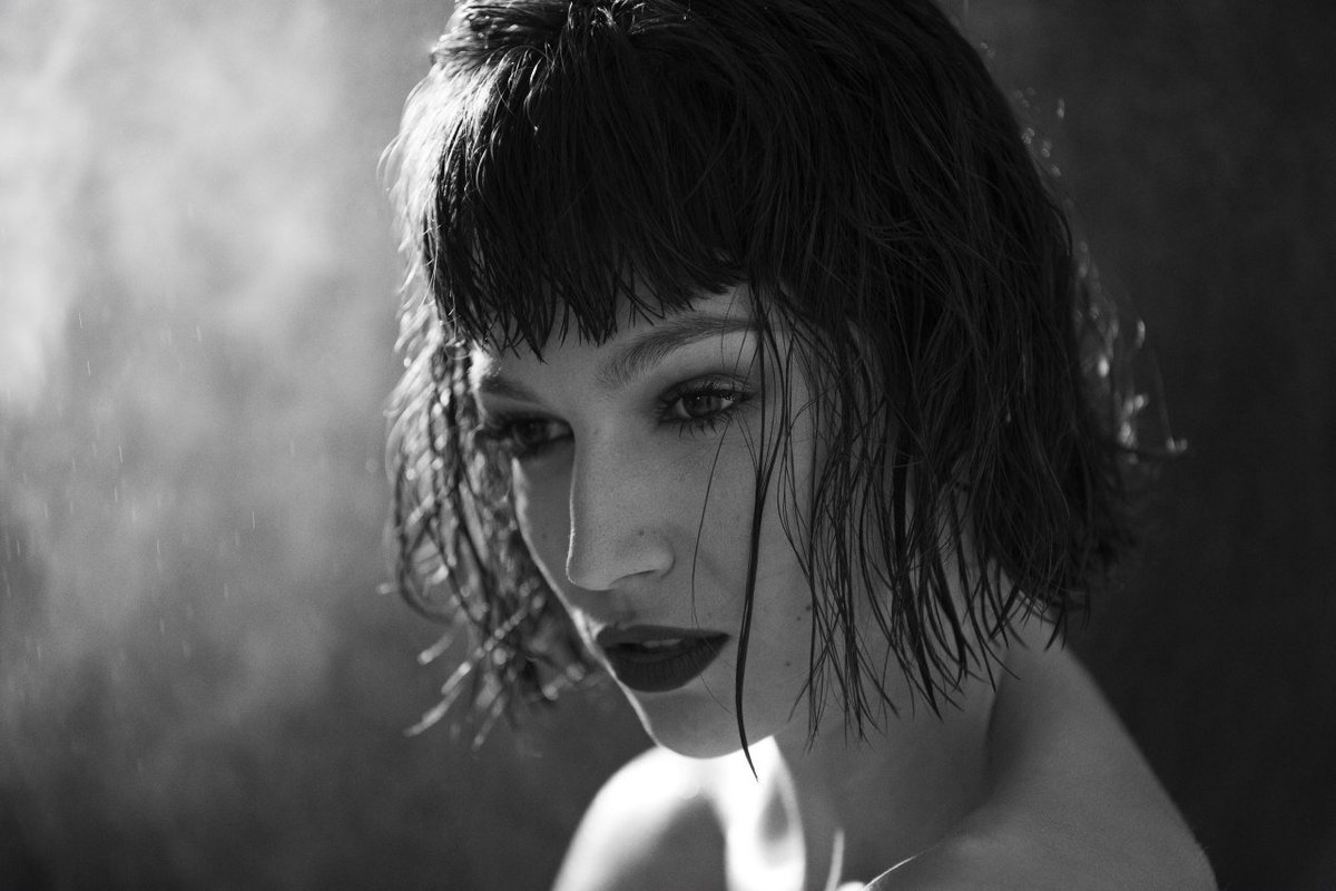 "El personaje de Tokio me ha demostrado cosas a mí misma como actriz". Esto nos dice <a href="/ursulolita/">Úrsula Corberó</a> sobre la etapa que cierra hoy en #LacasadepapelFinal. No te lo pierdas:  issuu.com/vimmag/docs/vi…