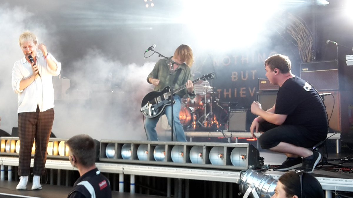 vespacollective's tweet photo. @Longersblade @Sonnielord1 @stuart_dew Totally agree, this one from #VG17 @vg_festival @NBThieves 👊 https://t.co/HXl2wj3d9O