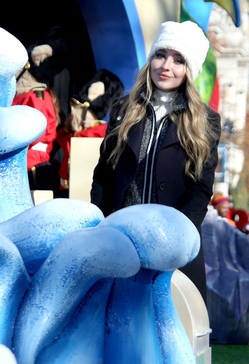 Thank you <a href="/Macys/">Macy's</a> and <a href="/buildabear/">buildabear</a> for having me in the #MacysParade 🌹 and helping us donate so many bears to <a href="/ToysForTots_USA/">Toys for Tots</a>