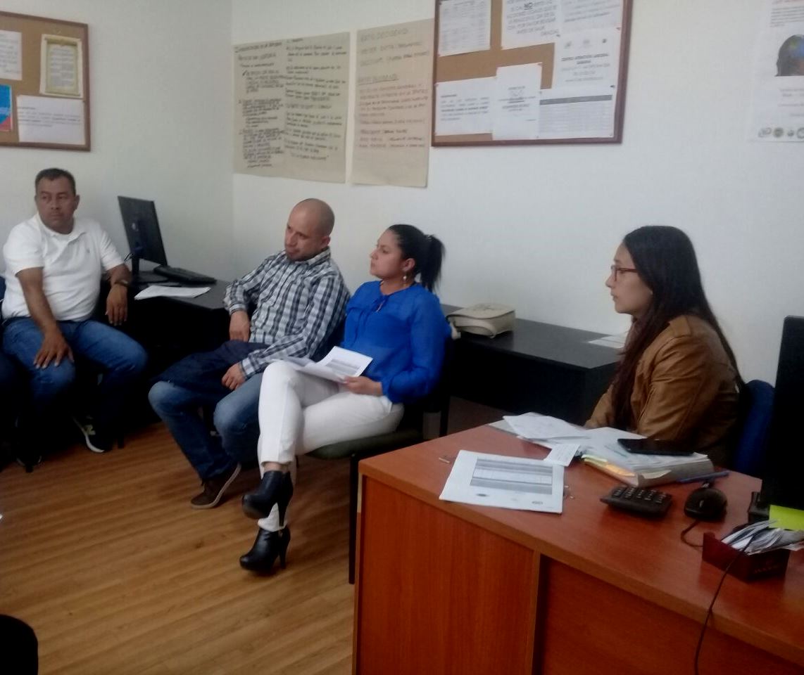 CALNacional's tweet photo. #CALSabana en la ultima reunión de Junta Directiva del 2017, con las organizaciones sindicales: @Sintravidricol #Usti @sintraosi #SintrapulcarTocancipa @sinaltrainbecol #Singebel y @UtibacTocancipa #SindicalismoEsPaz https://t.co/Blq3w4Plux