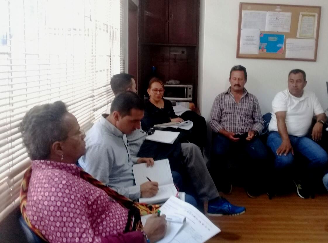 CALNacional's tweet photo. #CALSabana en la ultima reunión de Junta Directiva del 2017, con las organizaciones sindicales: @Sintravidricol #Usti @sintraosi #SintrapulcarTocancipa @sinaltrainbecol #Singebel y @UtibacTocancipa #SindicalismoEsPaz https://t.co/Blq3w4Plux