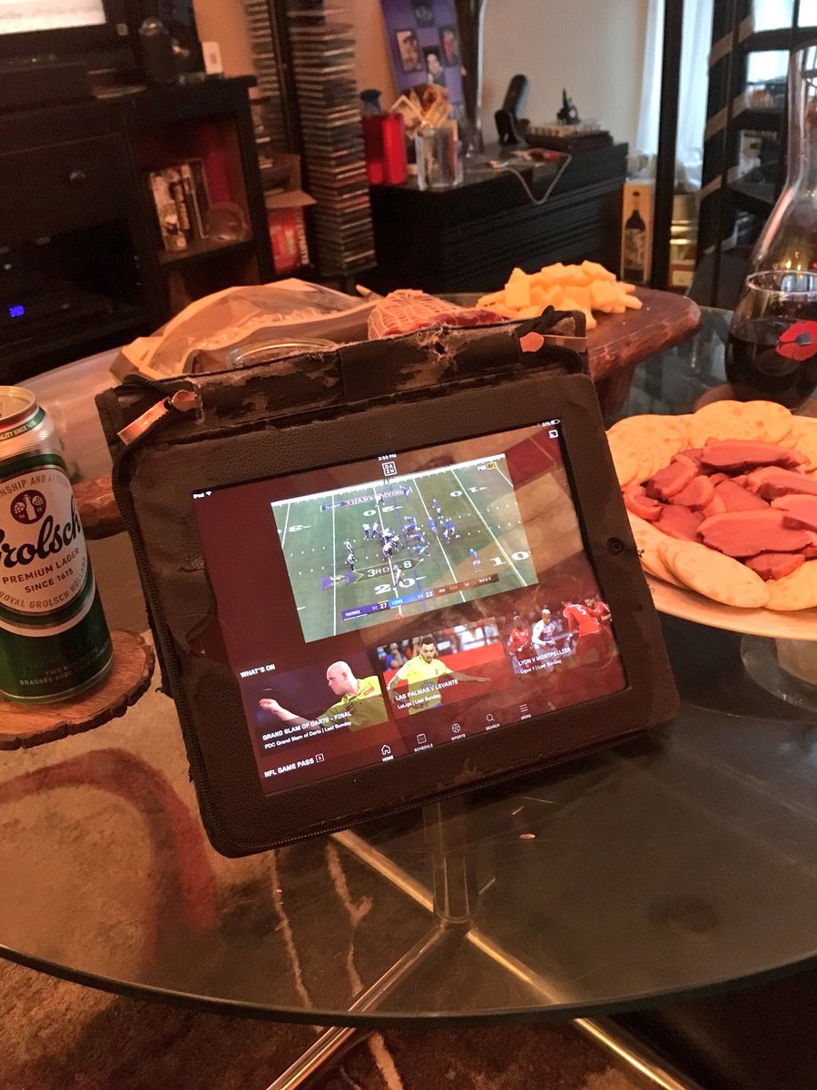KitchenSprout's tweet photo. Indulge in all day and night #FoodNFootball with #DAZN 
#InCanada🏈🇨🇦 #ChangeDaGame 🏈offering unlimited access to every #LIVE #NFL game $20/m or $150/y 🏈🏈💯🙌🏻
#DAZN Is here to #ChangeDaGame by offering you every #NFLGameLIVE &amp; in #HD 🏈 #DAZN https://t.co/gRULAttzMy