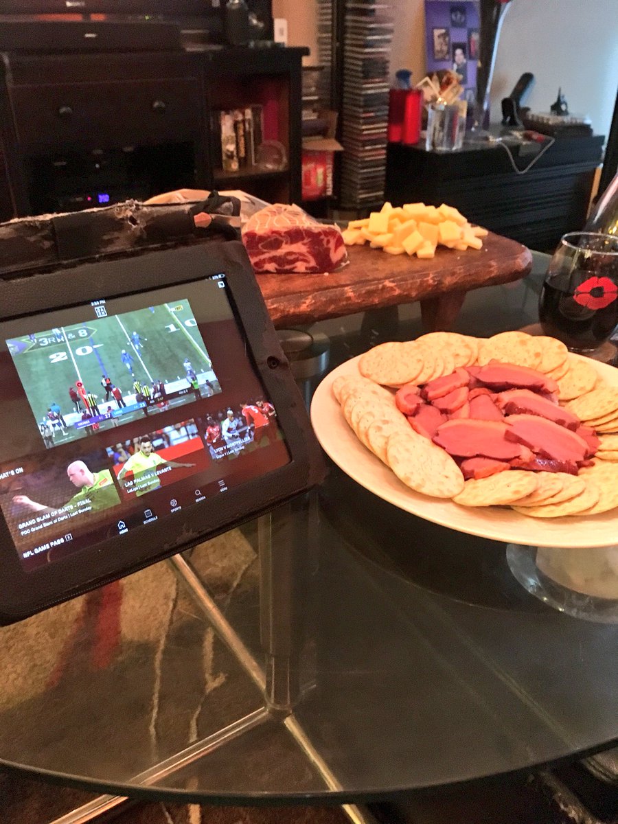KitchenSprout's tweet photo. Indulge in all day and night #FoodNFootball with #DAZN 
#InCanada🏈🇨🇦 #ChangeDaGame 🏈offering unlimited access to every #LIVE #NFL game $20/m or $150/y 🏈🏈💯🙌🏻
#DAZN Is here to #ChangeDaGame by offering you every #NFLGameLIVE &amp; in #HD 🏈 #DAZN https://t.co/gRULAttzMy