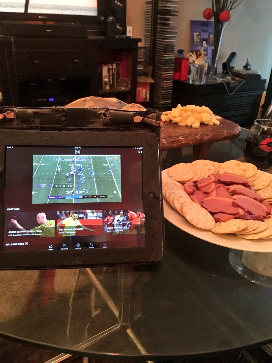KitchenSprout's tweet photo. Indulge in all day and night #FoodNFootball with #DAZN 
#InCanada🏈🇨🇦 #ChangeDaGame 🏈offering unlimited access to every #LIVE #NFL game $20/m or $150/y 🏈🏈💯🙌🏻
#DAZN Is here to #ChangeDaGame by offering you every #NFLGameLIVE &amp; in #HD 🏈 #DAZN https://t.co/gRULAttzMy