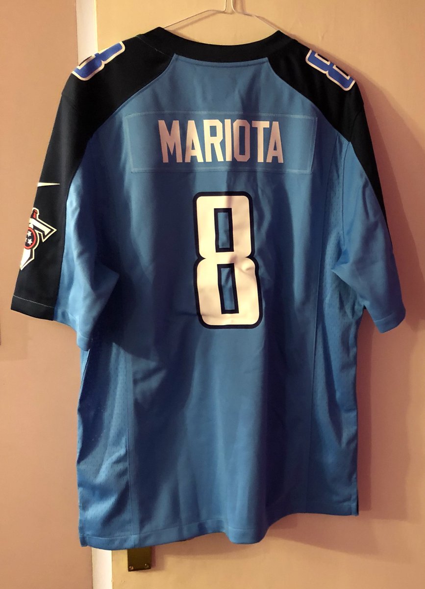 NFLGirlUK's tweet image. Feeling in the spirit of Christmas, so we’re giving away this @Titans #Mariota jersey (Men’s medium) - dependant on what comes first... 18 December or 5,500 followers! Follow me and RT this tweet for your chance to win! GOOD LUCK! 🏈🇬🇧#NFL #NFLUK #NFLUKGiveAway #Titans #TitanUp