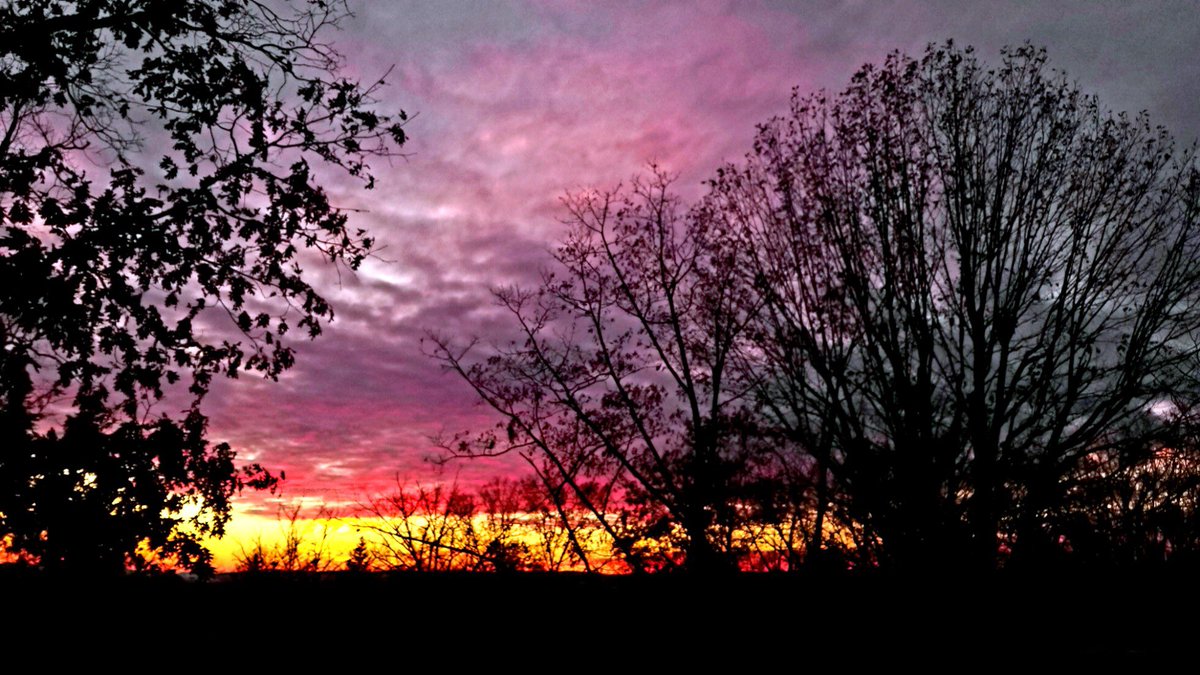 SharlaMcBride's tweet image. Such a beautiful sunset in this Scranton sky on this Thanksgiving evening #HappyThankgiving