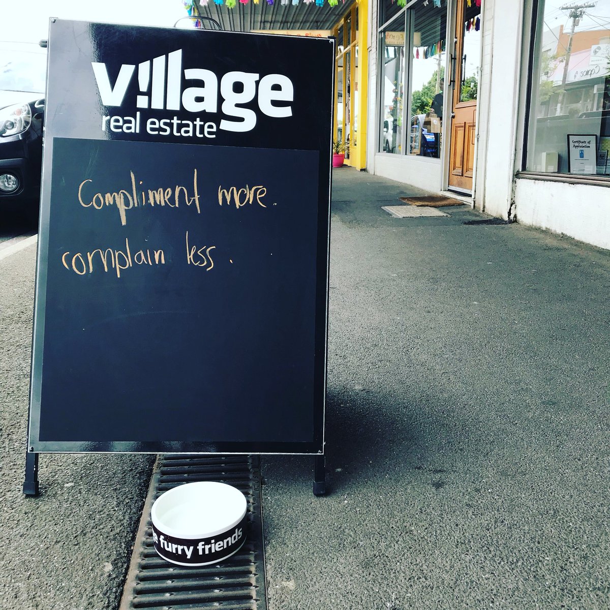 Jobeethecyclist's tweet image. Made them change the ‘e’ to an ‘i’. Now I can relax. #grammar #stopgrammartime #complimentnotcomplement