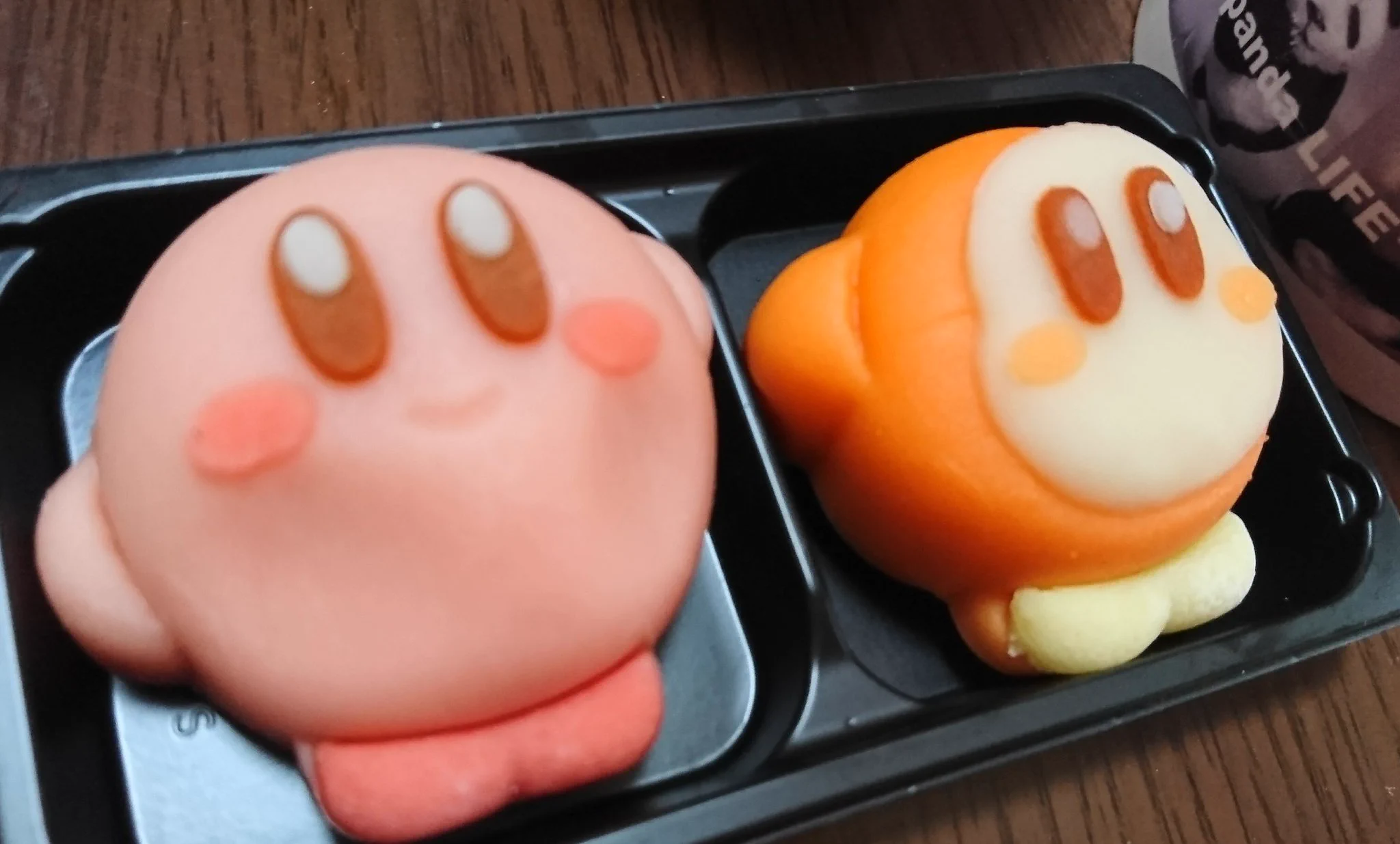 和菓子のカービィｗｗｗ可愛くてほっぺをプニプニしてたら悲惨な結果にｗｗｗ