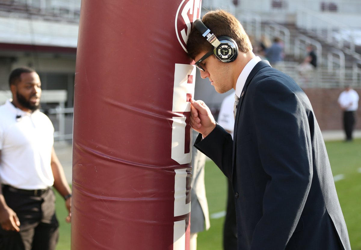 HailStateFB's tweet photo. Now we fight for Mississippi State AND our brother 

#HailState🐶 https://t.co/8EedsMZdyt