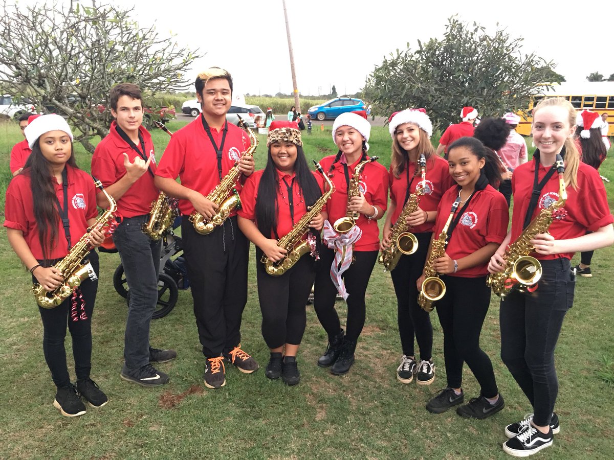 RambacAngela's tweet photo. I’m thankful for my second family😭💜 #bandfamily #SaxFamily #mybestfriends https://t.co/9sChVNPWt5