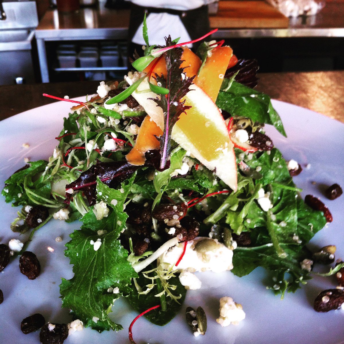 MealshareYYZ's tweet image. Order yourself a St.Lawrence Salad at @CafeBelong, &amp;amp; you&apos;ll be providing a meal to a youth in need just by eating! #FightHungerWithHunger