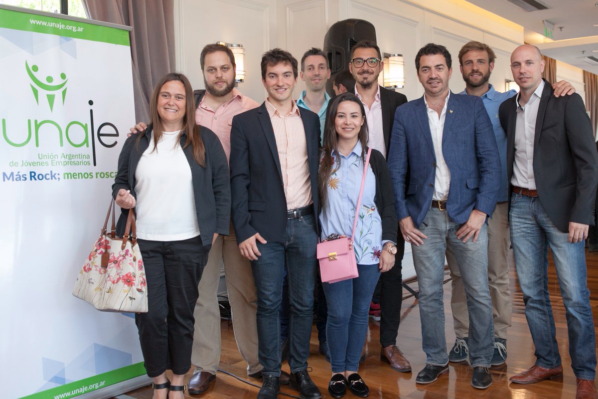 UNAJE's tweet photo. Algunos momentos de lo que fue “El reto de la transformación en las empresas #Pymes”, el evento organizado por #Unaje y #Adiras realizado el 22 de Noviembre en el @HipodromoArgPal. https://t.co/SDgnl0C1il