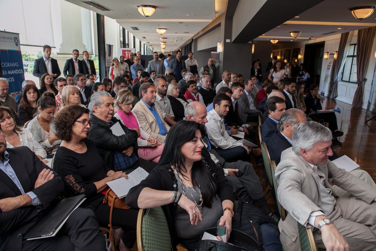 UNAJE's tweet photo. Algunos momentos de lo que fue “El reto de la transformación en las empresas #Pymes”, el evento organizado por #Unaje y #Adiras realizado el 22 de Noviembre en el @HipodromoArgPal. https://t.co/SDgnl0C1il