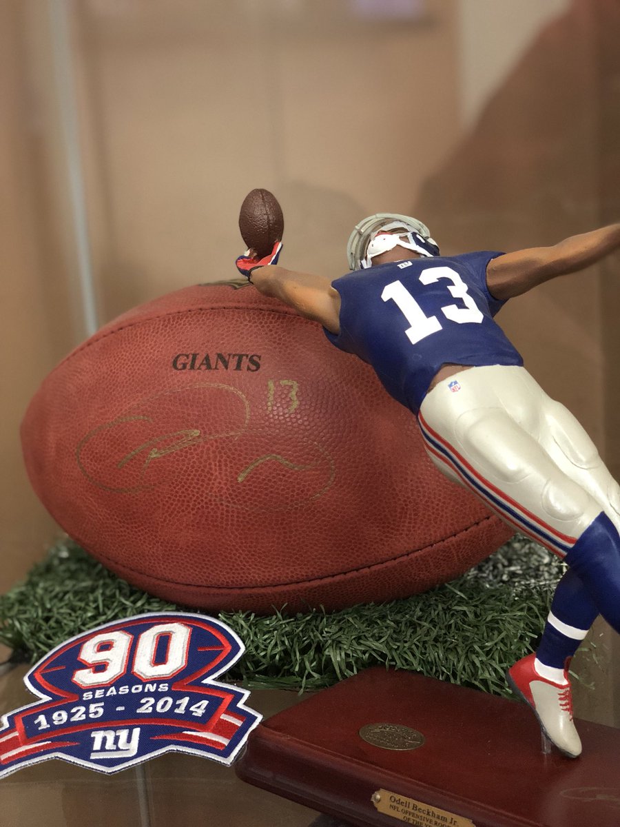 joeylz25's tweet photo. 3 years ago today @OBJ_3 blessed us with the greatest catch in @NFL history! #thankful #giantspride #BEckhamLEGENDARY https://t.co/5ehwpc2CZF